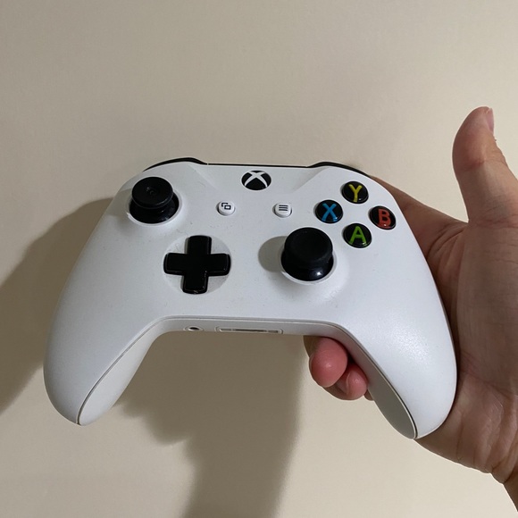 Xbox One X Console - Picture 6 of 6